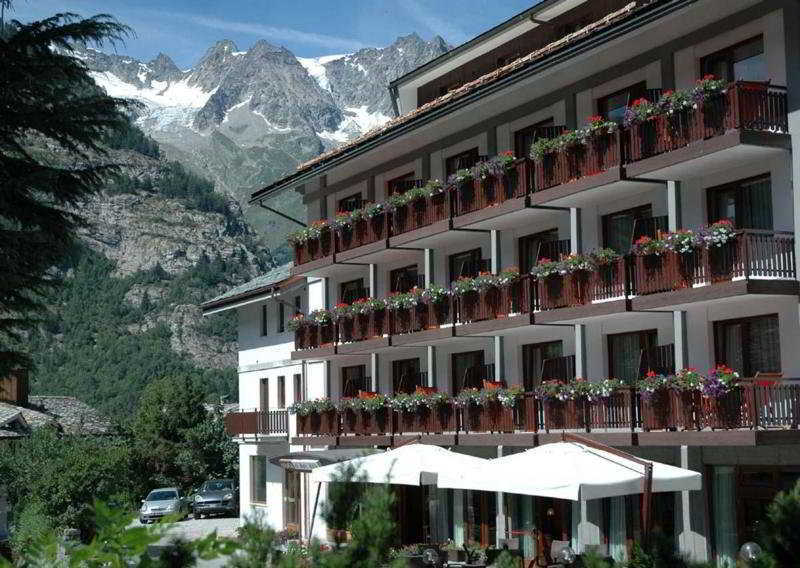 Cresta Et Duc Hotel Курмайор Екстериор снимка